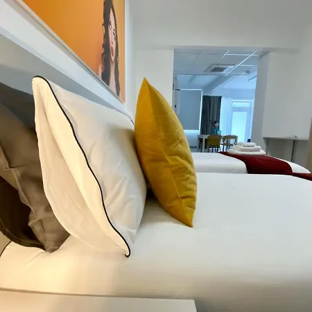 Beeapartments 4* Барі