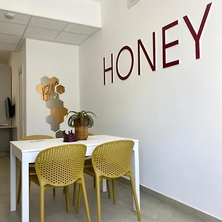 Beeapartments 2* Барі