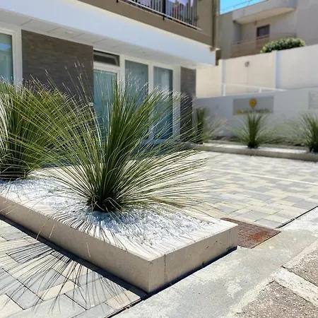 Апарт-готель Beeapartments 3*